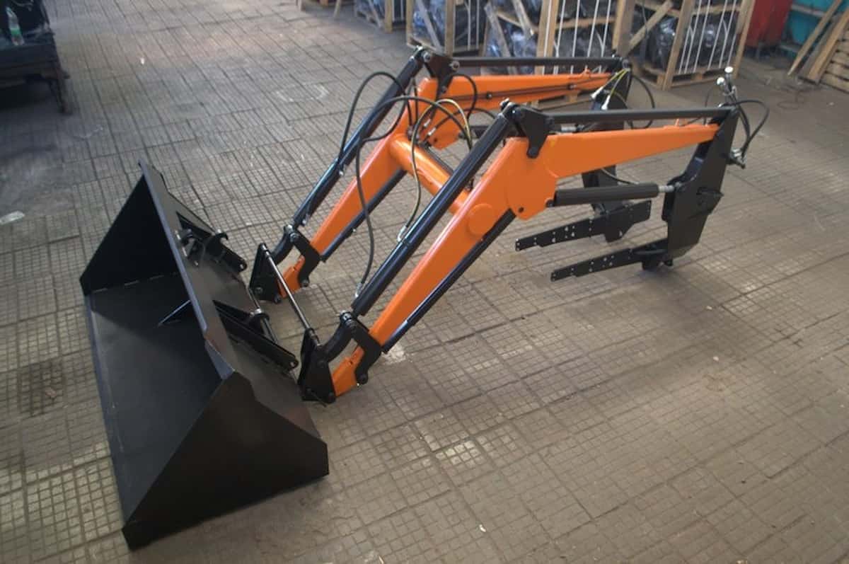 بیل جلوی تراکتور رومانی 4جک بیل جلوی تراکتور رومانی 4جک